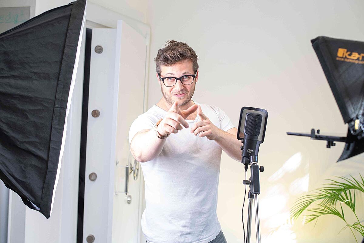 Du erreichst uns persönlich und digital auf verschiedensten Wegen - wähle selbst deinen liebsten Kontaktweg aus